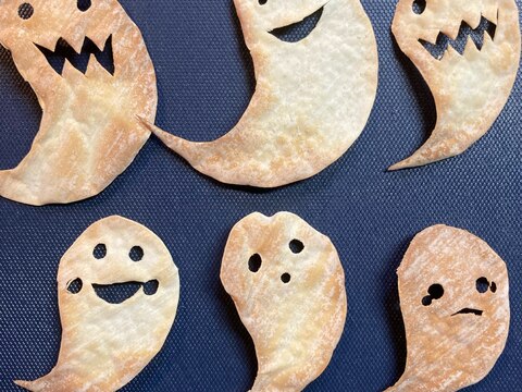 ハロウィンに！餃子の皮でオバケチップス♪